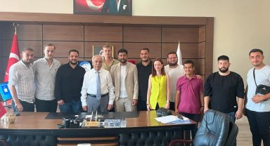 CHP Gençlik Kolları görev bölümü yaptı, Özcan'ı ziyaret etti