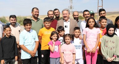 Çocuklar istedi, başkan amcaları isteklerini yerine getirdi