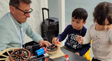 Çocuklar talika boyadı 