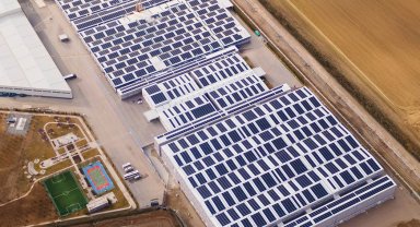 CW Enerji panelleri ile firmalar gücünü güneşten almaya devam ediyor