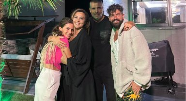 Düet sözü verdi şarkıyı kaptı