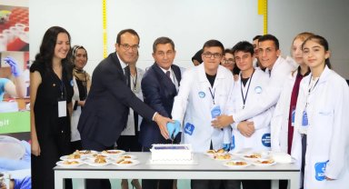 Dünya genelinde 1 milyon genci bilimsel keşifle tanıştırdı