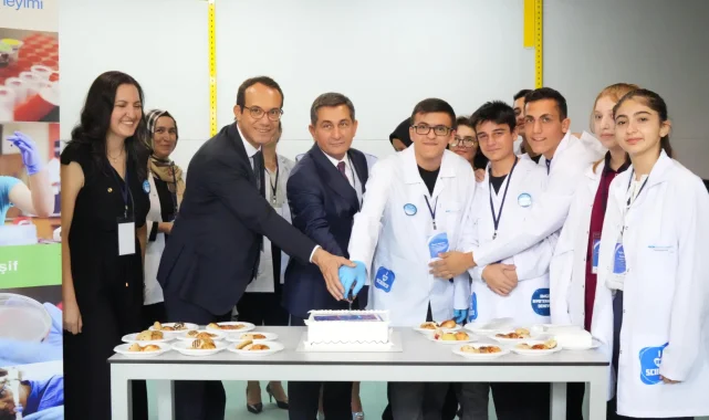 Dünya genelinde 1 milyon genci bilimsel keşifle tanıştırdı