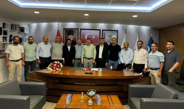 Erzurumlular Başkan Yılmaz'ı makamında ziyaret etti