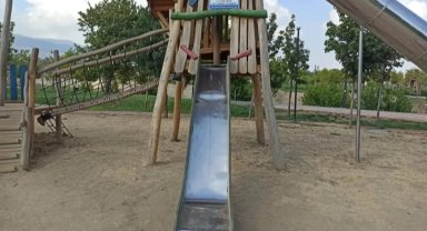 Gökdere Millet Bahçesi'ndeki çocuk oyun alanlarında güvenlik sorunları yaşanıyor