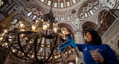 İstanbul'da 44 tarihi camiye rutin temizlik