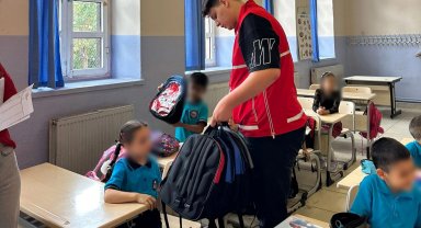 İzmir Konak'ta Kızılay'dan öğrencilere destek