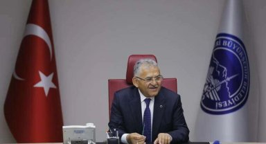 Kayseri Büyükşehir'den öğrencilere kırtasiye yardımı