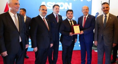 KKTC Cumhurbaşkanı Tatar'dan Art'ye teşekkür plaketi