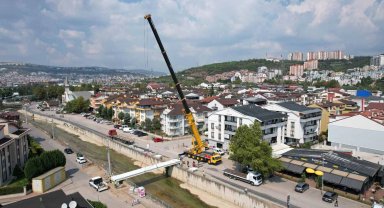 Kocaeli'de Yahya Kaptan'a yapılan yaya köprüsü hız kazandı