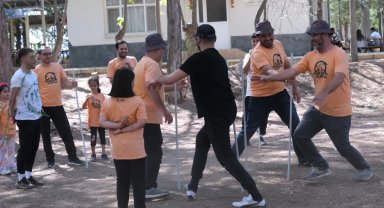 Konya'da bu kez kampta baba ve kızlar buluştu