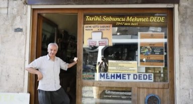 Mehmet Dede Arap prenslerine deve sütünden, Çinli kadınlara pirinçten sabun üretti