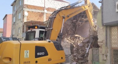 Osmangazi'de metruk bina temizliği