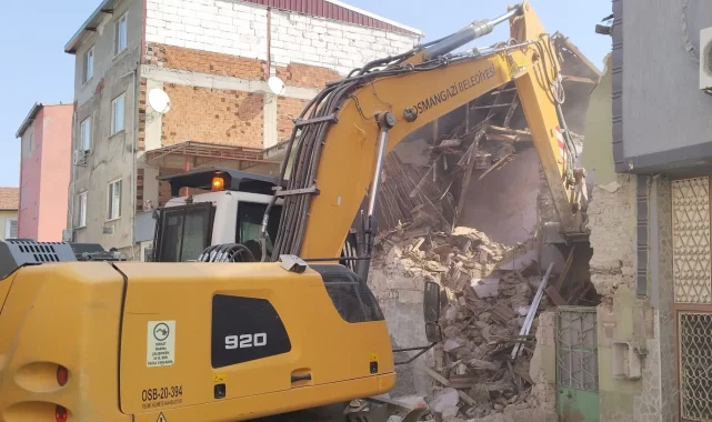 Osmangazi'de metruk bina temizliği