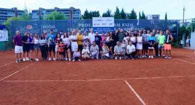 Prof. Dr. Ayhan Kızıl T200 Masters Tenis Turnuvası'nda 7. yılın şampiyonları belli oldu