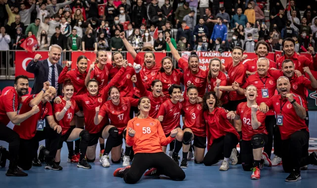 Prontotour, 'Kadın Hentbol Milli'lerin resmi sponsoru oldu