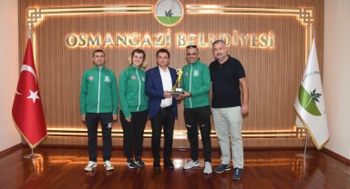 Şampiyon atletlerden Başkan Aydın'a ziyaret