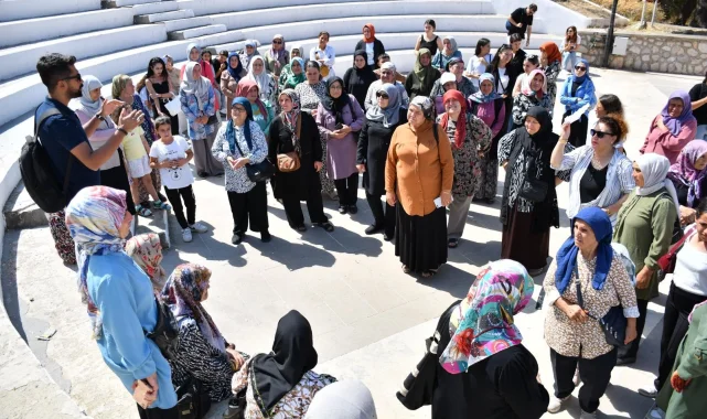 Selendili kadınlar Manisa'nın tarihine yolculuk etti