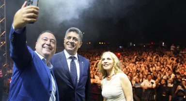 Sertab Erener Akhisarlılara unutulmaz gece yaşattı