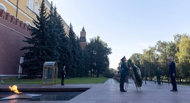 TBMM Başkanı Kurtulmuş'tan 'Meçhul Asker Anıtı'na çelenk