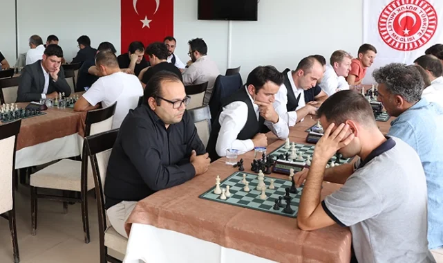 TBMM'de satranç zamanı