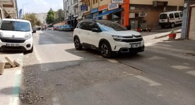 Yıldırım Caddesi'ndeki bozuk yol tehlike saçıyor