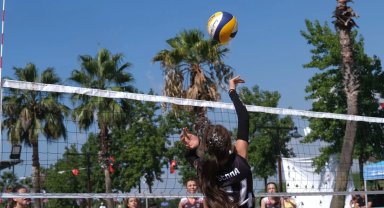 Zafer Bayramı'nda Sekapark'ta voleybol heyecanı