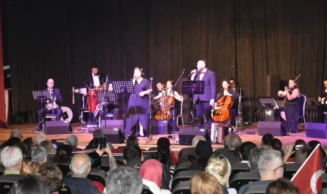101'nci yılda Karadeniz Ereğli'de İzmit Belediyesi Kent Orkestrası rüzgarı