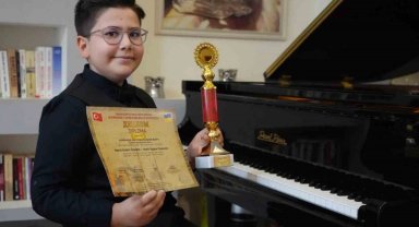 12 yaşında piyonada dünya birincisi oldu
