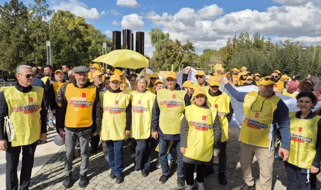 Aile Hekimliği çalışanları yönetmelik taslağının geri çekilmesi için Ankara'da miting düzenledi
