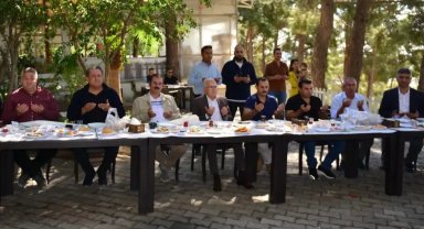 Antalya Kumluca Belediyesinden muhtarlara kahvaltı etkinliği