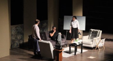 Ayvalık Belediye Tiyatrosu'ndan çifte oyun