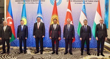 Bakan Bolat Kırgızistan'da