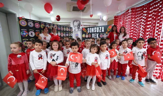 Bakırköylü çocuklar Cumhuriyet'in 101.yılını kutladı