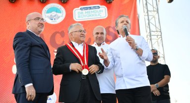 Başkan Büyükkılıç'a, Gastronomi Günleri'nde "duayen" ödülü