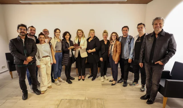 Başkan Ovalıoğlu, yenilenen Leyla Gencer'deki ilk oyunu izledi