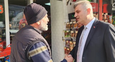 Başkan Sezer vatandaşlar ve esnafla iç içe