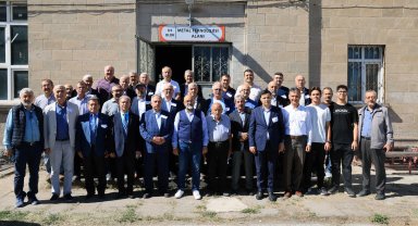 Başkan Yalçın, okul arkadaşlarıyla buluştu