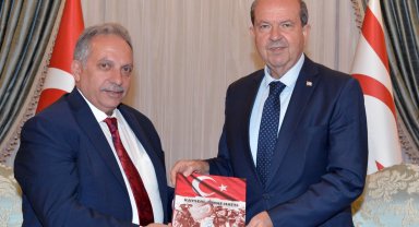 Başkan Yalçın'dan KKTC Cumhurbaşkanlarına 'Kayseri Girne Hattı' kitabı