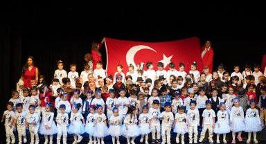 Beylikdüzü'nde minik öğrenciler 29 Ekim ruhunu yaşattı