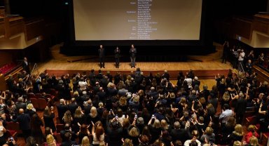 'Bir Cumhuriyet Şarkısı' İzmir'de seyirci ile buluştu