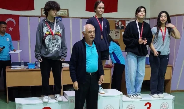 Bostanlıspor'a masa tenisinden iki madalya