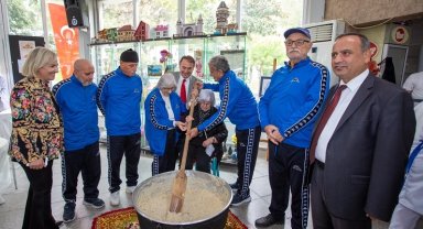 Bursa Büyükşehir yaşlılara moral verdi