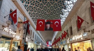 Bursa kapalı Çarşı Cumhuriyet coşkusuna hazır