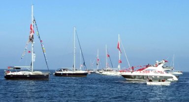 Bursa Mudanya'da Cumhuriyet sevdası denize taştı
