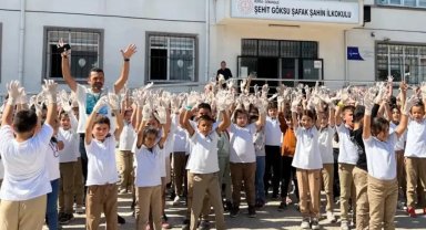 Bursa'da ilkokul öğrencilerinden temizlik farkındalığı