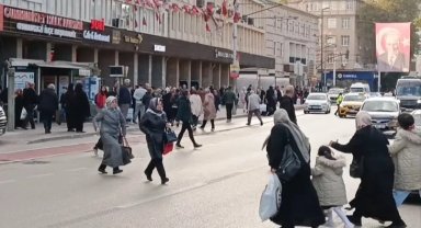 Bursa'da 'yaya' sorunu! Adeta araçların önüne atlıyorlar