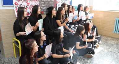 Bursa'da Yıldırımlı öğrencilerden 'Kadına Şiddete Hayır'