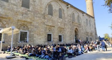 Bursalılar Ulucami'ye akın etti