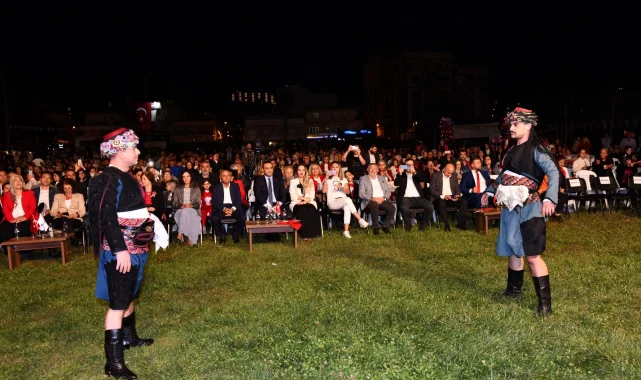 Çiğli'de cumhuriyetin 101. yılında gurur ve coşku